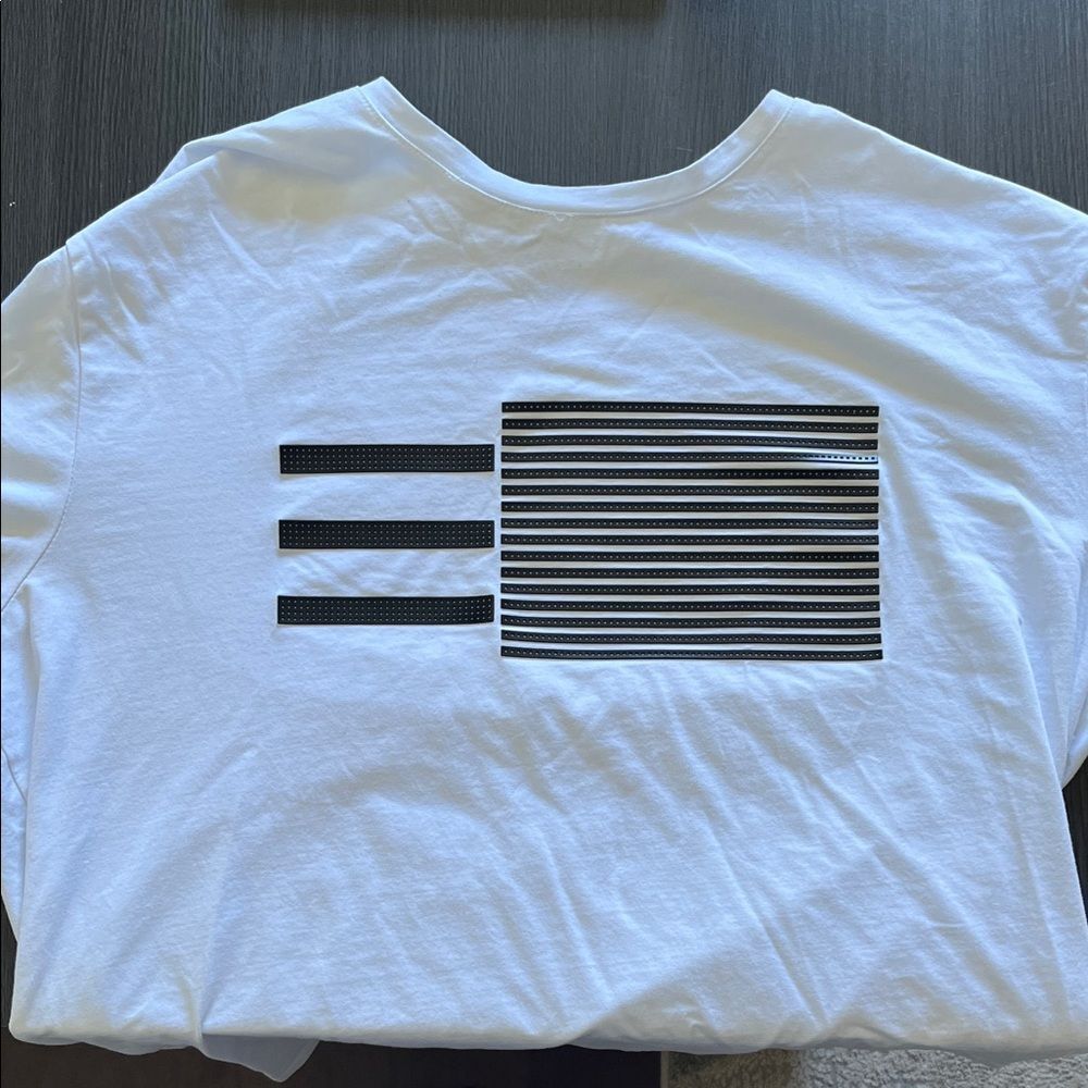 White fitted Tee